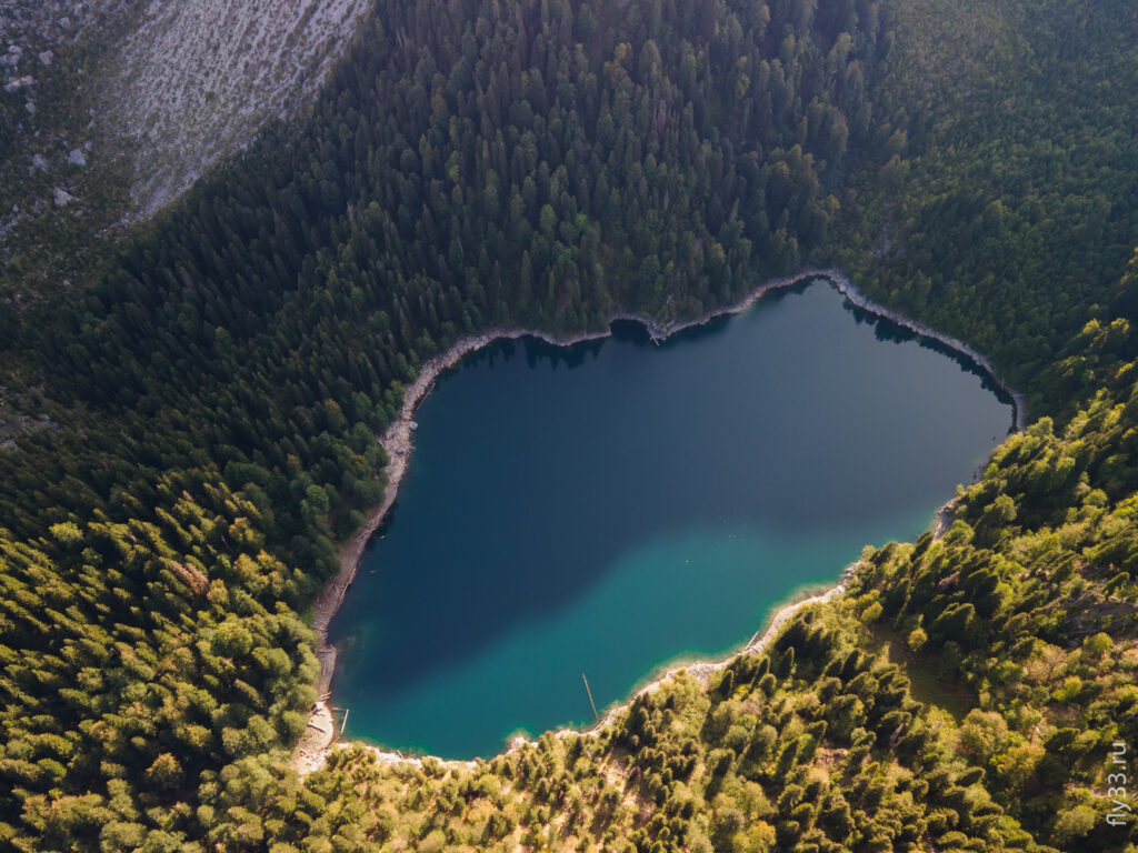 Озеро Малая Рица аэросъемка